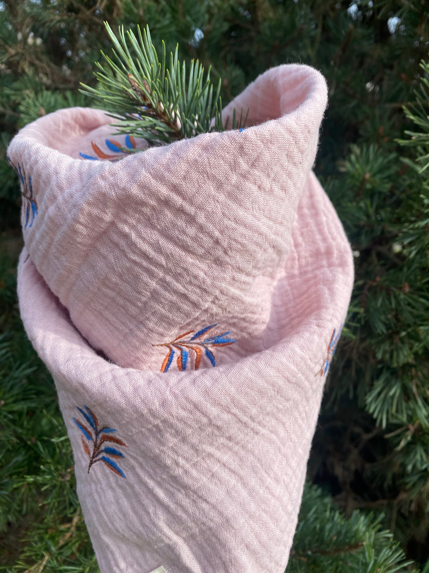 Foulard - Feuilles brodées, rose